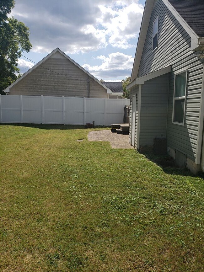 Building Photo - Ideal West Nashville Location!