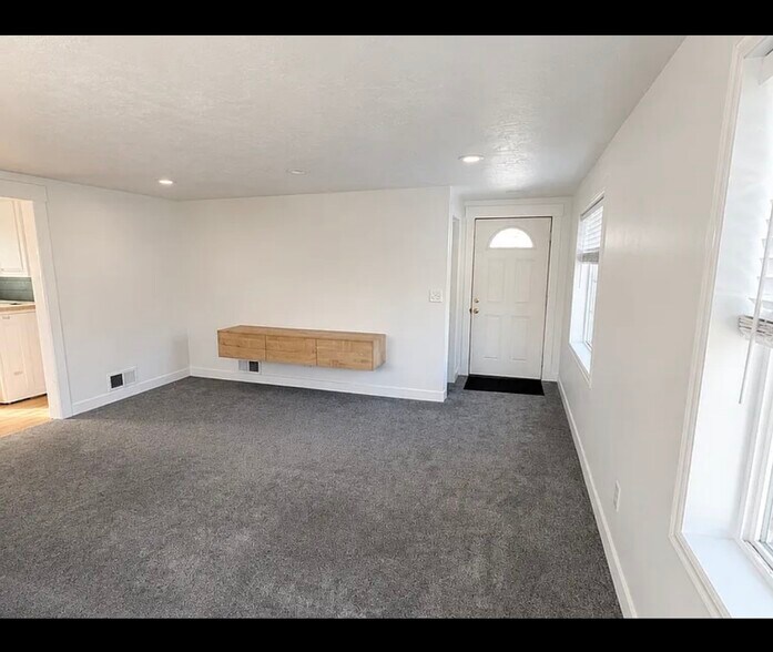 Building Photo - 624 Lomax St