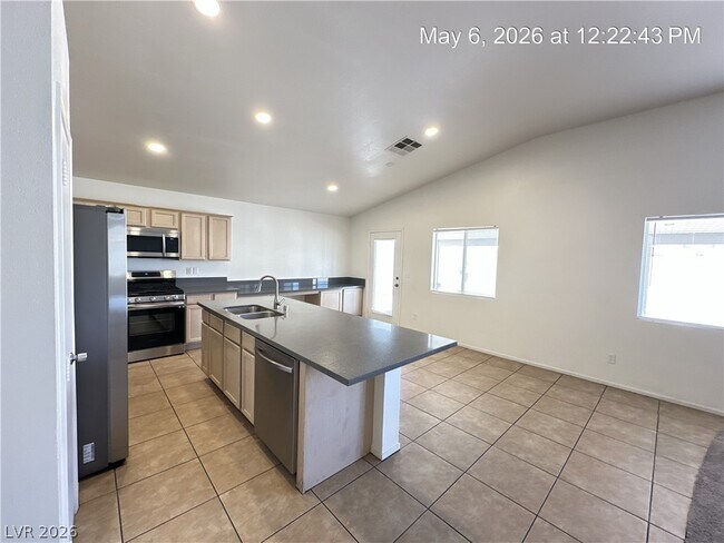 Building Photo - 916 Melic Way