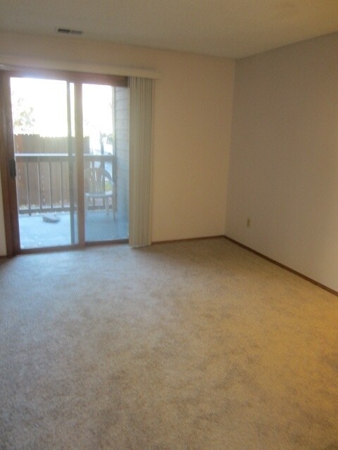 Building Photo - Large Updated One Bedroom Gold Run Condo!  Perfect Location!