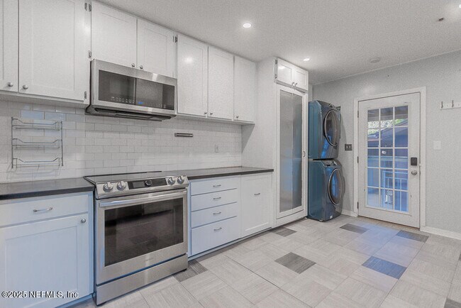 Building Photo - 3620 Myra St