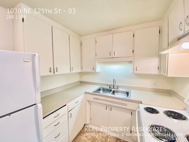 Building Photo - 1030 NE 125th St