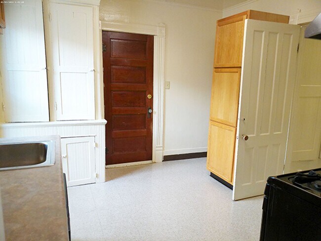 Building Photo - 418 Cherry St