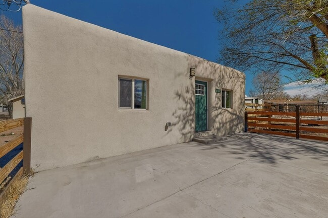 Building Photo - Beautifully Renovated Home for Rent