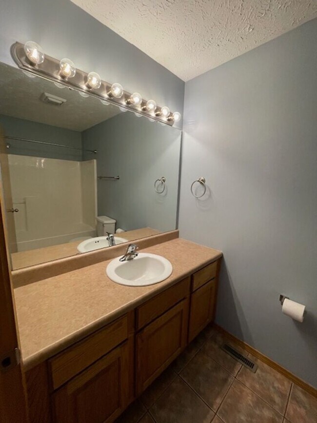 Building Photo - This All Brick home is Located in Orchard Crest West!