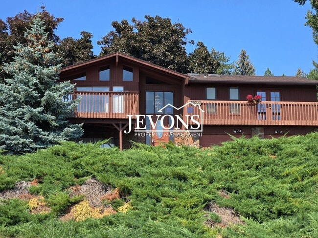 Building Photo - Lovely 3-bedroom home with fully equipped ...