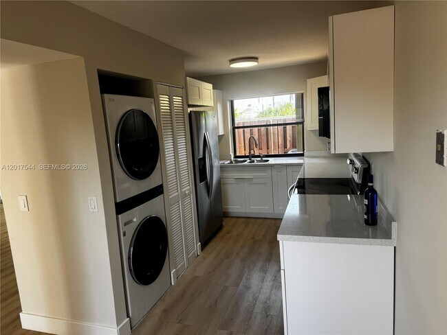 Building Photo - 6532 NW 170th Terrace