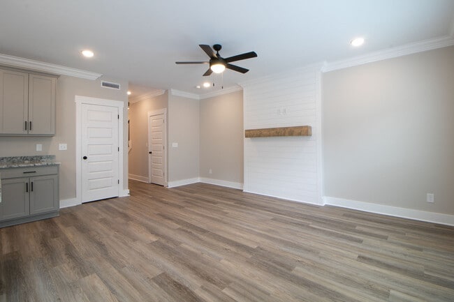 Building Photo - 166 Sango Dr