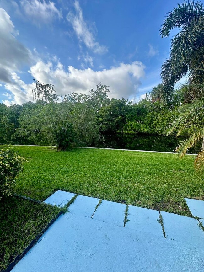 Building Photo - 55+ Community Tamarac Single Family 2 bedr...