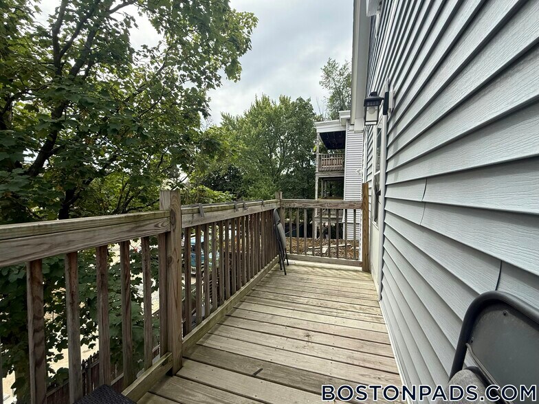 Building Photo - 121 Lowell St