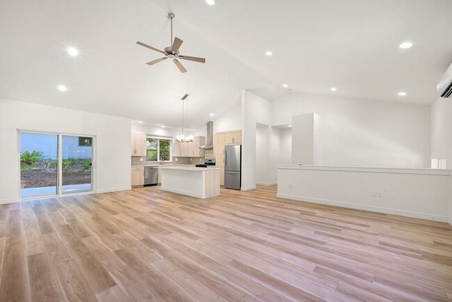 Building Photo - Modern 3BD/2.5BA Home in Sudden Valley – B...