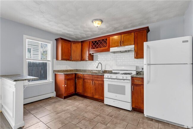 Building Photo - 871 Manton Ave