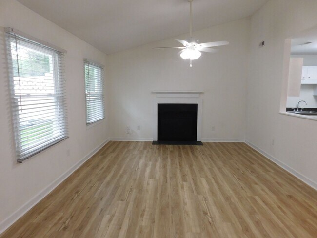 Building Photo - 1522 College Way