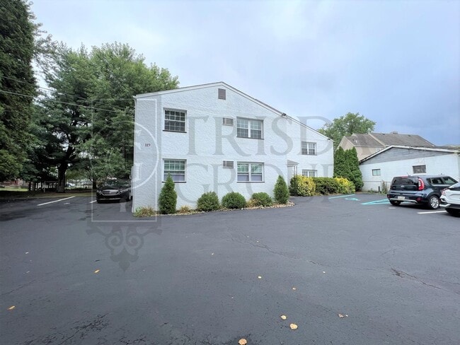 Building Photo - 119 Rothesay Ave