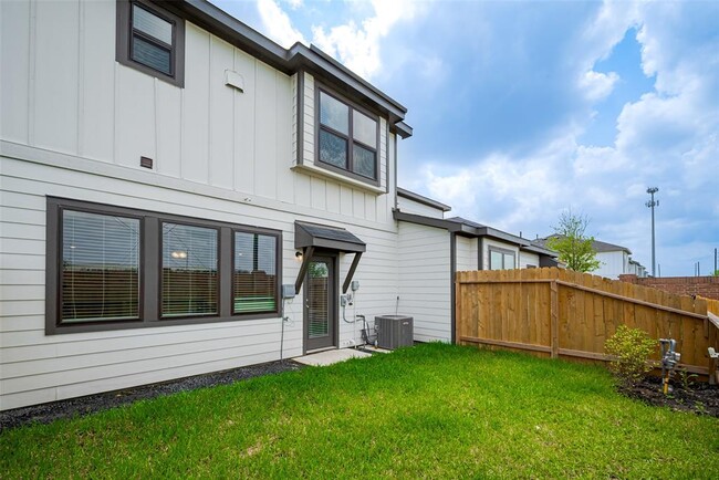 Building Photo - 27846 Western Crk Ct