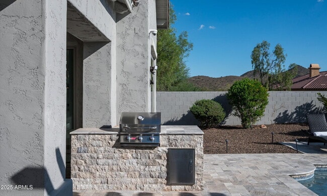 Building Photo - 1705 W Parnell Dr