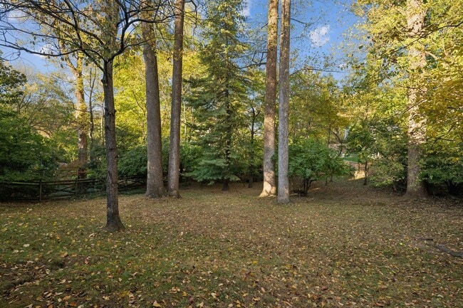 Building Photo - Elegant Chevy Chase Cul-de-Sac Home with Spacious Layout!