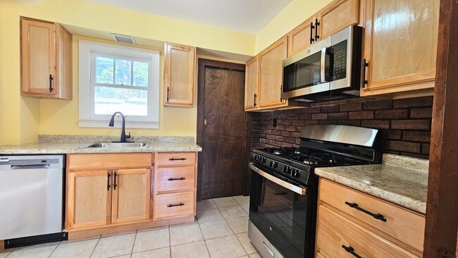 Building Photo - 21316 W Burr Oak Ln