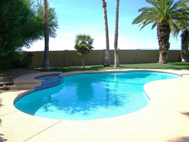 Building Photo - 10533 E Bella Vista Dr
