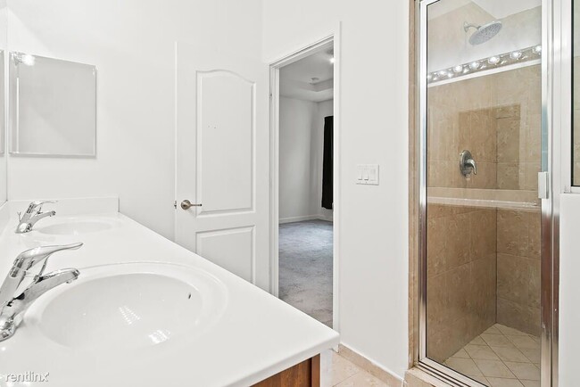 Building Photo - 3 br, 2.5 bath Townhome - Charleston Commons