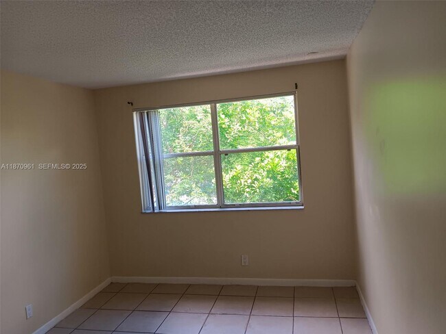 Building Photo - 8821 Wiles Rd