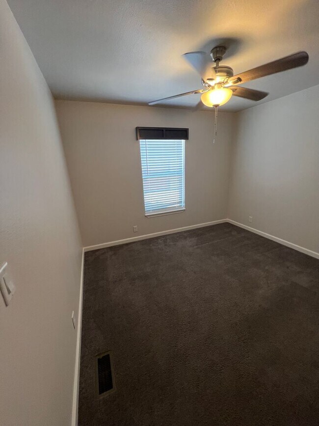 Building Photo - Paradise Home for rent, Great Location, 3 ...