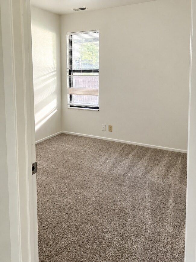 Building Photo - 6915 N 2200 W