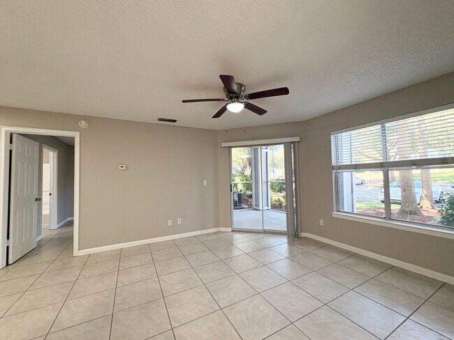 Building Photo - Lake Mary Condo ~ Fresh Paint, Tile Flooring, Updated Kitchen/Bath!