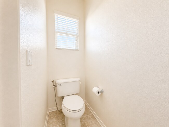 Building Photo - 3 Bedroom condo in Lake Elsinore