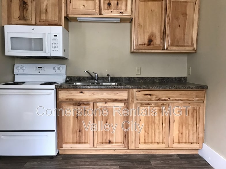 Building Photo - 264 College St SE