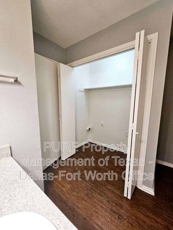 Building Photo - 806/104 Castleglen Drive