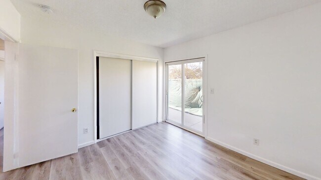 Building Photo - 1481 E Jacinto View Rd