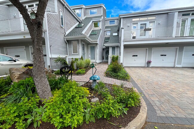 Building Photo - 145 Breakers Ln