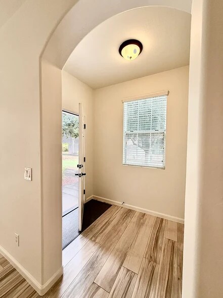 Foyer Entry - 3954 E Leslie Dr