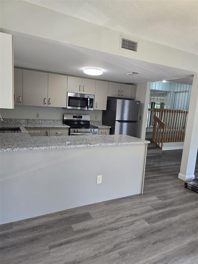 Building Photo - 4705 SW 62nd Ave
