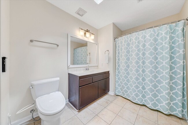 Building Photo - Comfort & Convenience in the Heart of Blacksburg