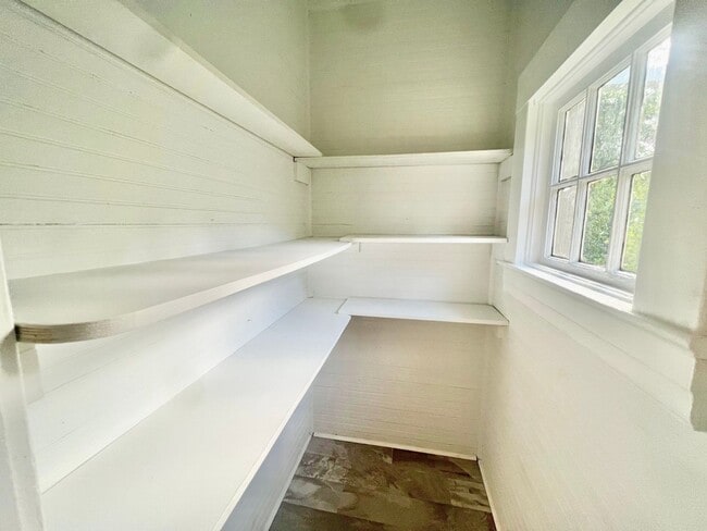 Building Photo - Cute 3 Bed 1 Bath in Highpoint!