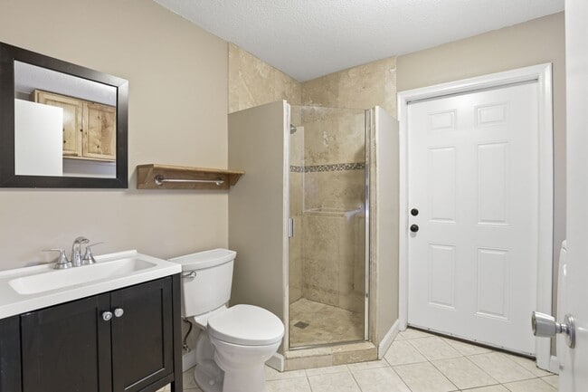 Building Photo - 3 bedroom 2 bath house in Northwood Pines