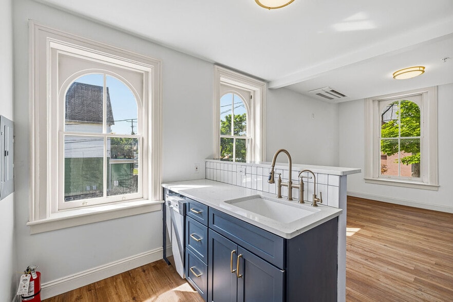 Unit 4 Kitchen - 319 Connecticut St