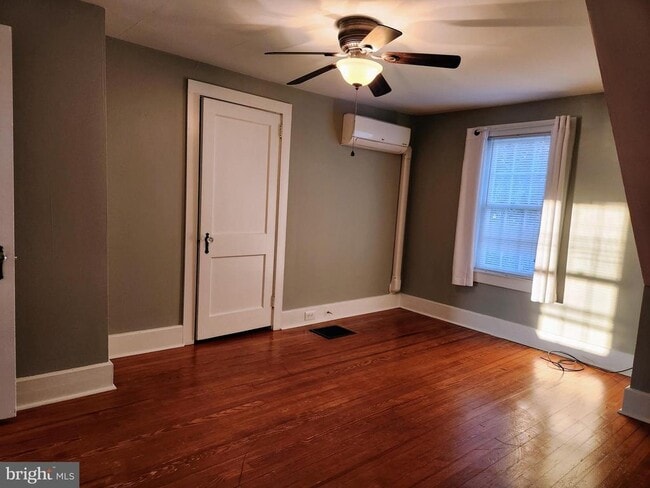 Building Photo - 114 N Pine St