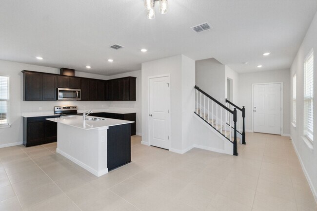 Building Photo - Beautiful 4/3 w/ Loft Energy Efficient Hom...