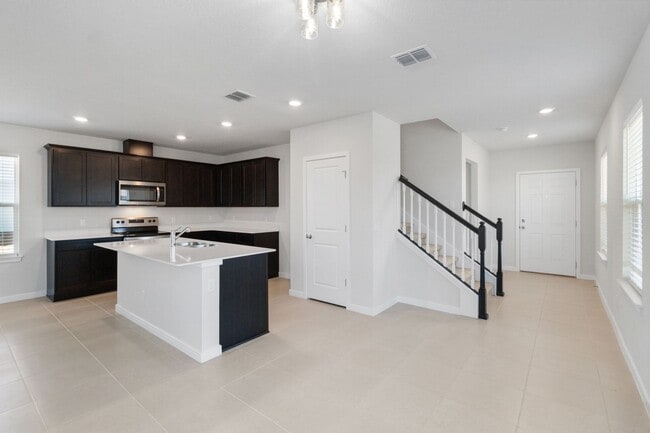 Building Photo - Beautiful 4/3 w/ Loft Energy Efficient Home for Rent in St. Cloud