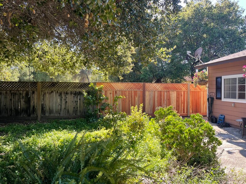 Building Photo - 15040 Los Gatos Blvd