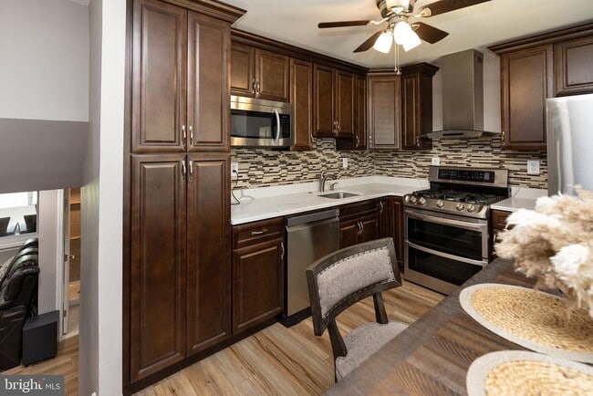 Building Photo - 912 Aston Martin Dr