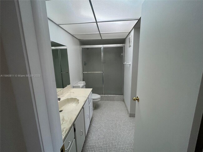 Building Photo - 230 Lakeview Dr
