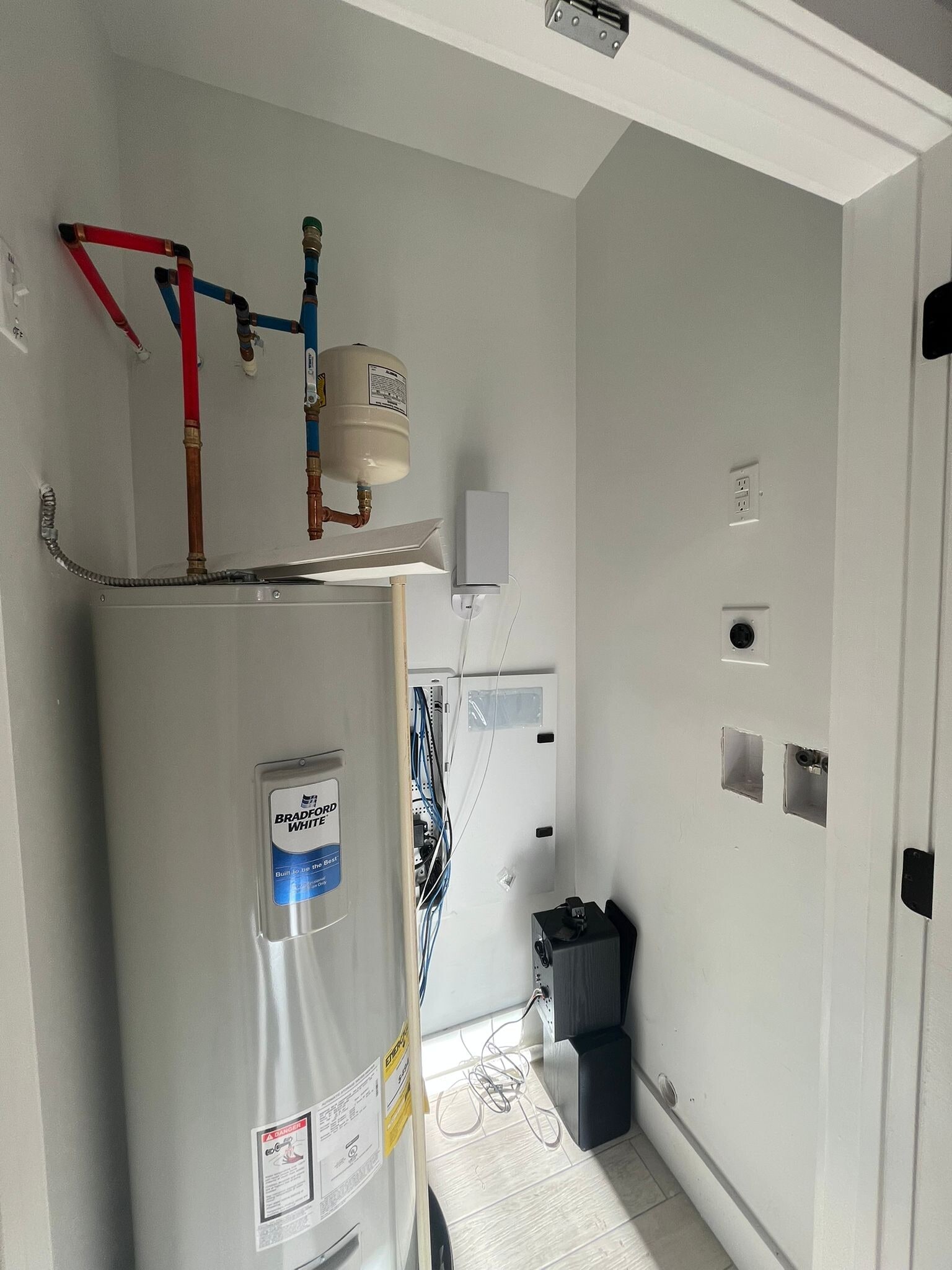 Building Photo - 319 Forrest St