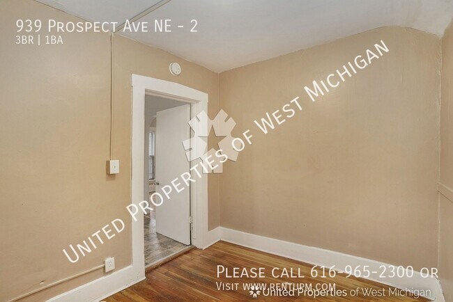 Building Photo - Available Now | 3 Bedroom, 1 Bath Upper Le...