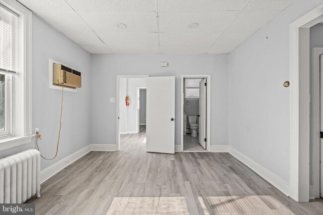Building Photo - 301 Cedar St
