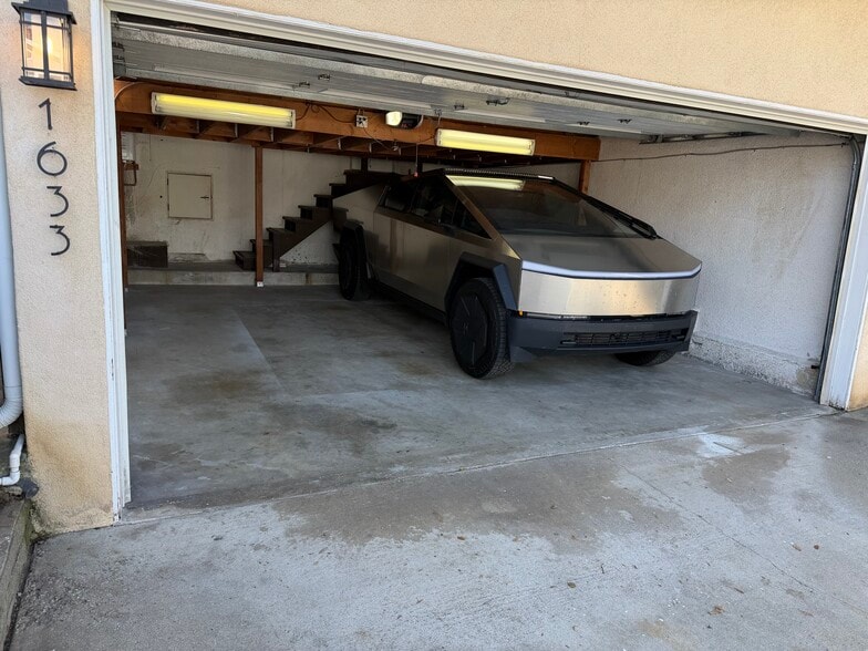 Building Photo - 1633 Goodman Ave