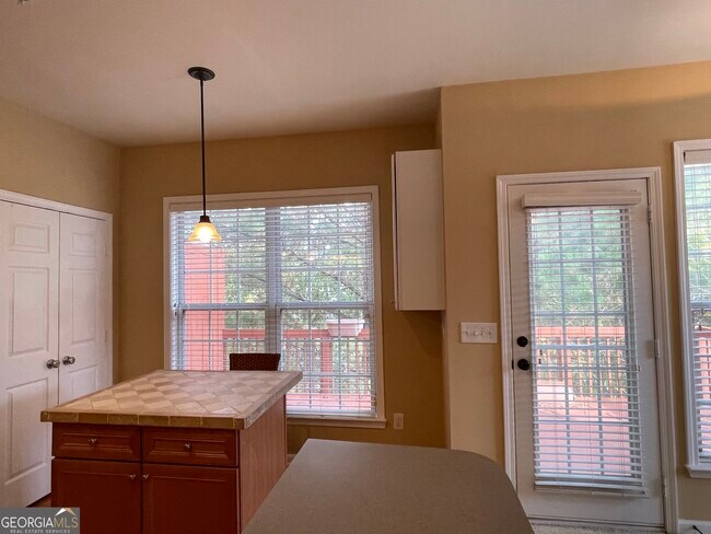 Building Photo - 1773 Highlands View Dr